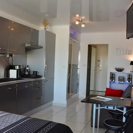 Apartment Heliopolis De Charme Naturiste Avec Terrasse Et Parking Prive *