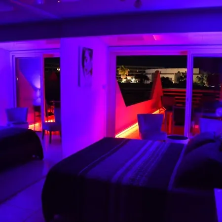 Heliopolis De Charme Naturiste Avec Terrasse Et Parking Prive * Agde