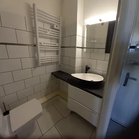 Heliopolis De Charme Naturiste Avec Terrasse Et Parking Prive *